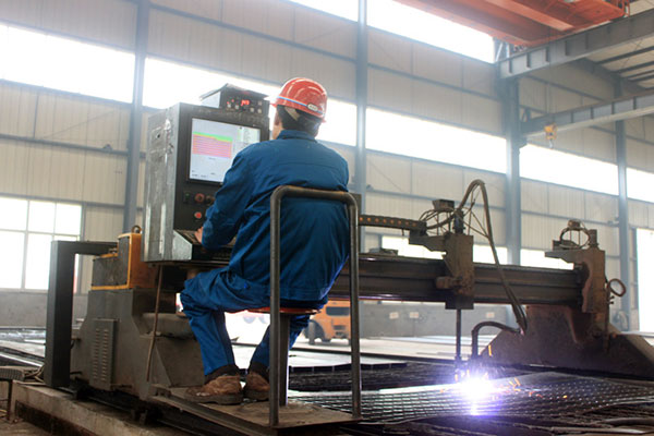 冬天自卸半掛車(chē)如何防滑