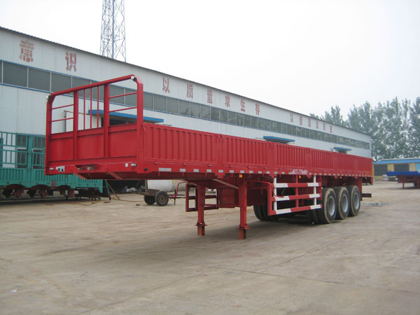 倉(cāng)欄式半掛車(chē)