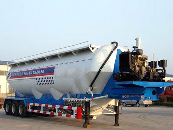 山東水泥罐車(chē)廠家