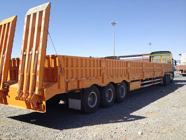 平板運(yùn)輸半掛車(chē)